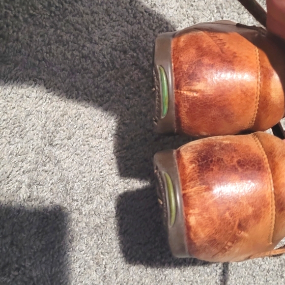 Earth Shoes - Picture 2 of 4